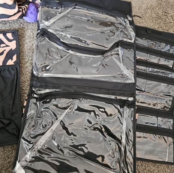 For your eye's only 5 piece makeup and toiletry bag set. Tiger stripe. - Picture 3 of 10